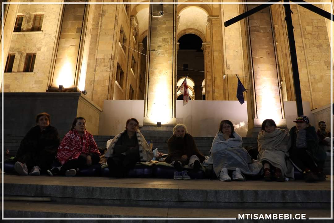 პოლიცია უხეშად არღვევს შეკრებებისა და მანიფესტაციების შესახებ კანონს-არასმთავრობო ორგანიზაცია შუქრუთელების პროტესტს ეხმაურება 