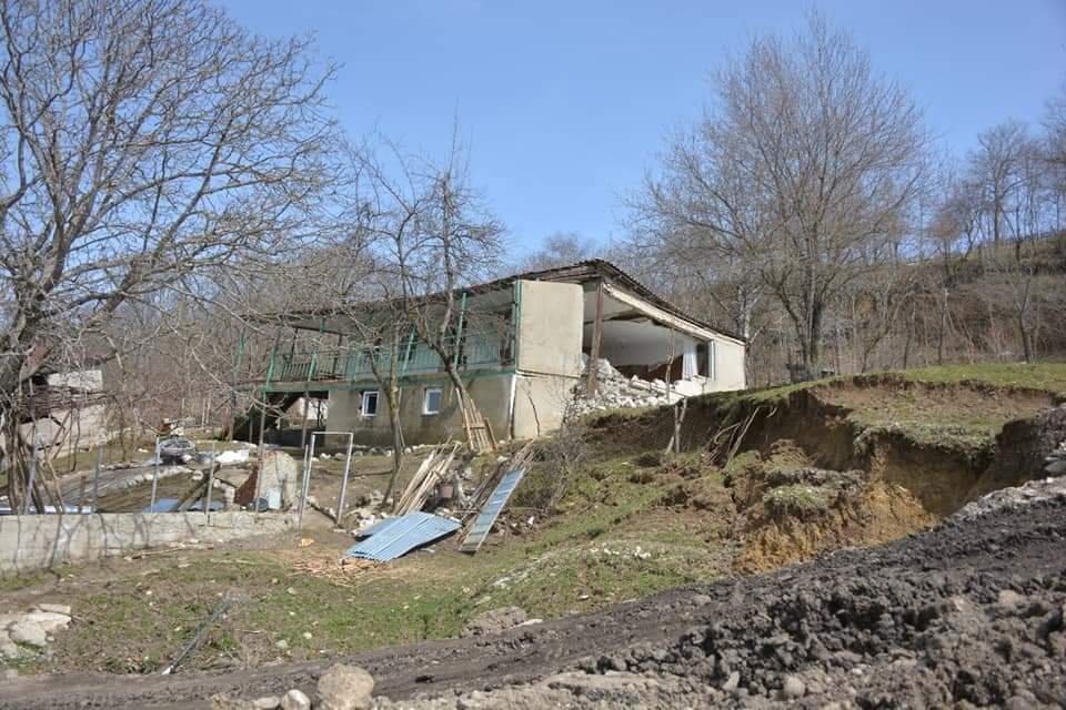 სოფელ ითხვისში დაზარალებული ოჯახების აღწერა დაიწყო 