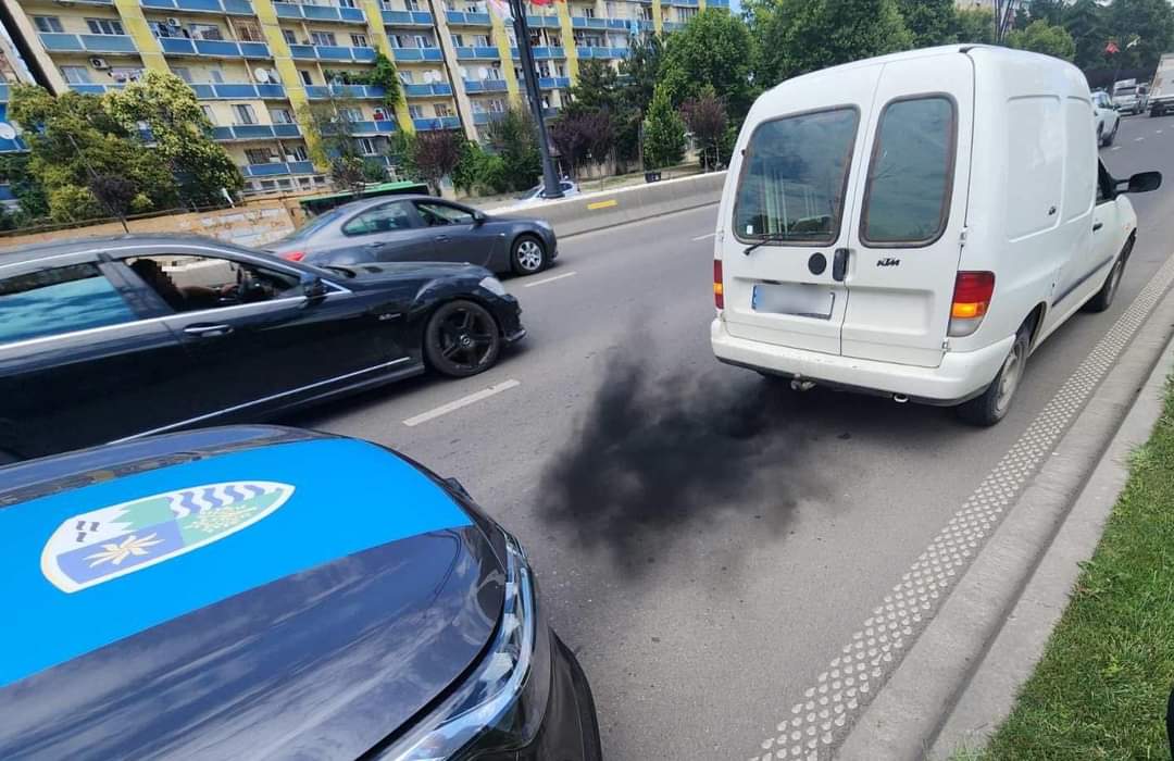 ქუთაისში გამონაბოლქვის დადგენილ ნორმასთან შეუსაბამობის 1242 ფაქტი გამოვლინდა 