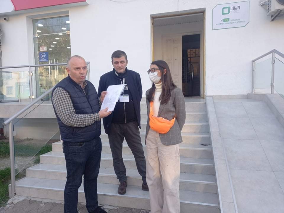 ჩვენ მოვითხოვთ ყველა უბნის გაბათილებას-ენმ-ს წევრებმა 59-ე საოლქო-საარჩევნო კომისიაში სარჩელი შეიტანეს