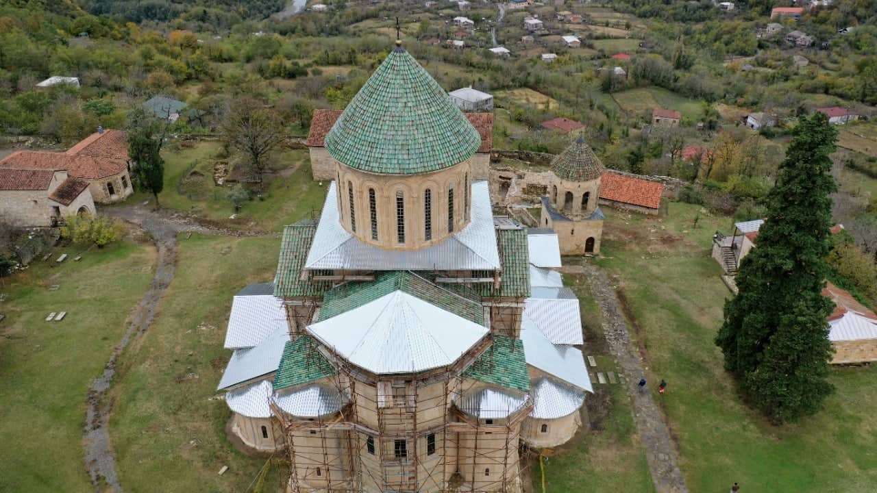 გელათის ტაძარი თუნუქის მყარი სახურავით დაიფარება