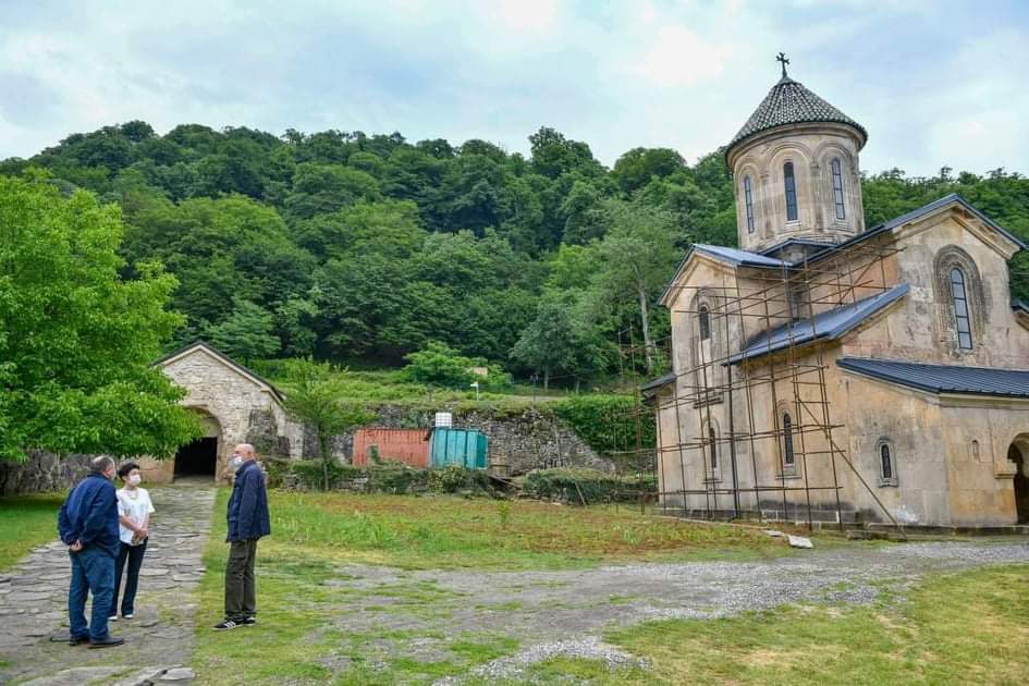  კულტურის მინისტრი გელათში იმყოფებოდა-ინფორმაციას კულტურის , სპორტისა და ახალგაზრდობის საქმეთა სამინისტრო ავრცელებს