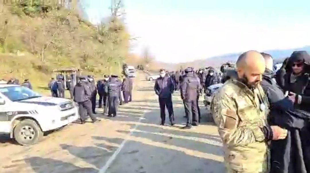  გუმათჰესთან პოლიციას გზა ისევ გადაკეტილი აქვს