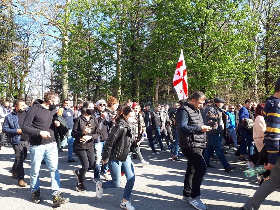  "რიონის ხეობის მცველებმა"ცენტრალური მოედნიდან მსვლელობა გამართეს