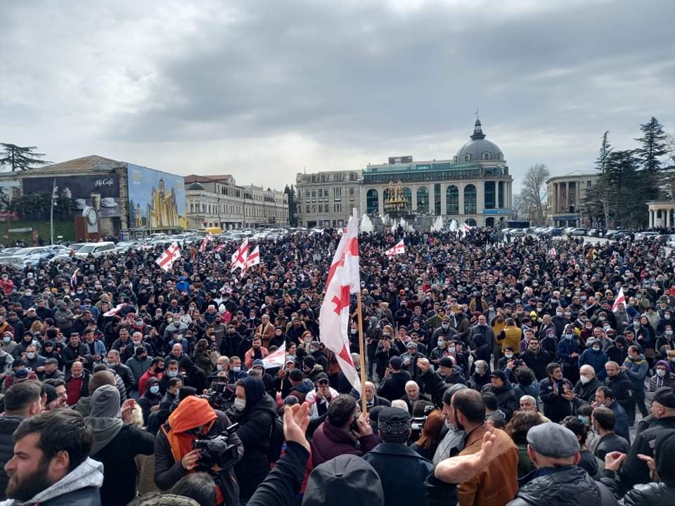 არა ნამოხვაჰესს-ქუთაისში მასშტაბური აქცია დაიწყო