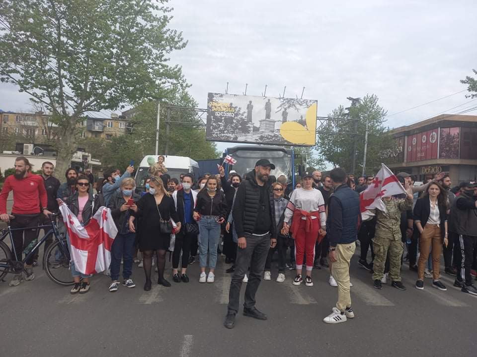 ნამახვანჰესის მშენებლობის მოწინააღმდეგეებმა ქუთაისში ჭავჭავაძის გამზირი გადაკეტეს