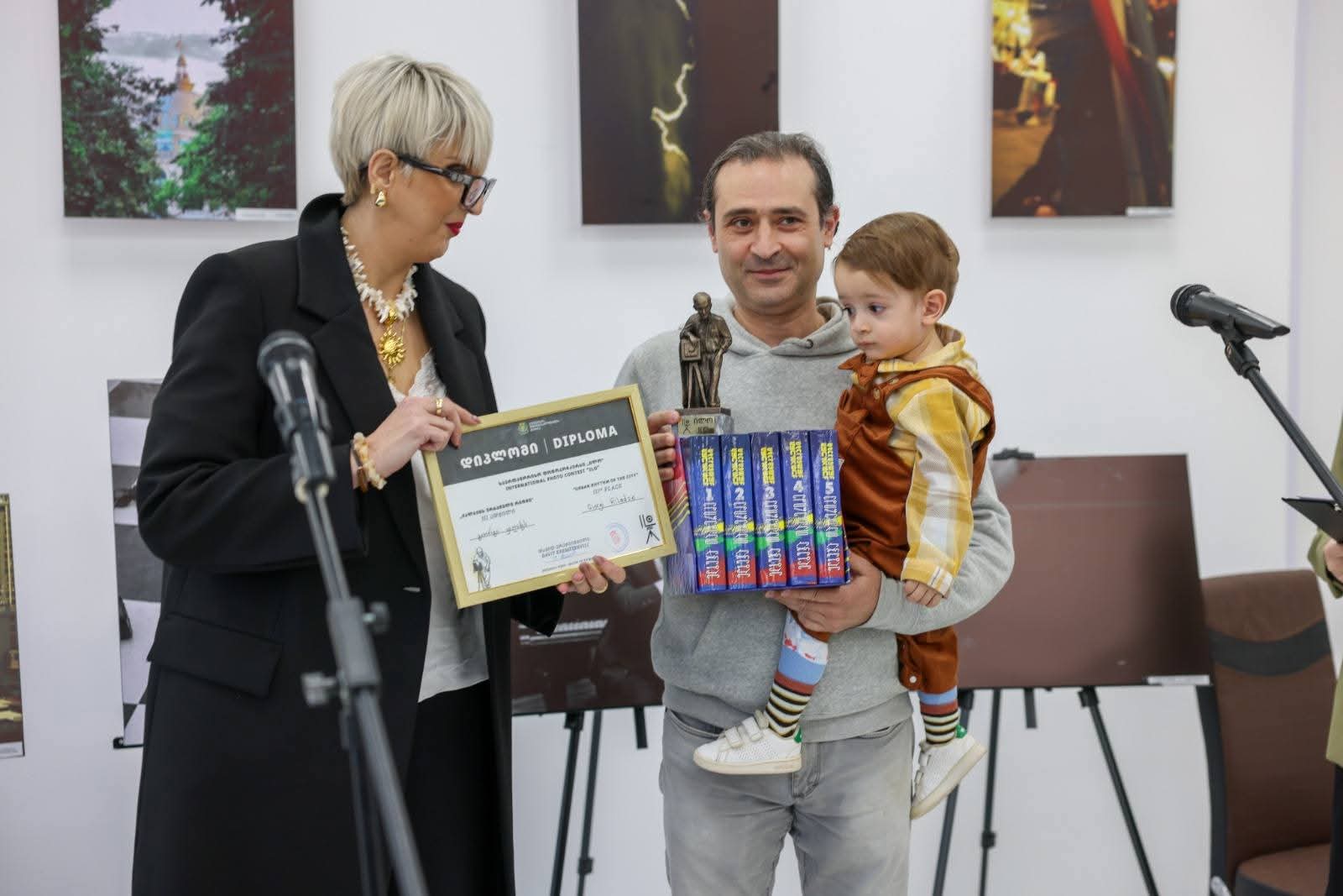 ქუთაისში ფოტოკონკურს ილოს გამარჯვებულები დააჯილდოვეს 