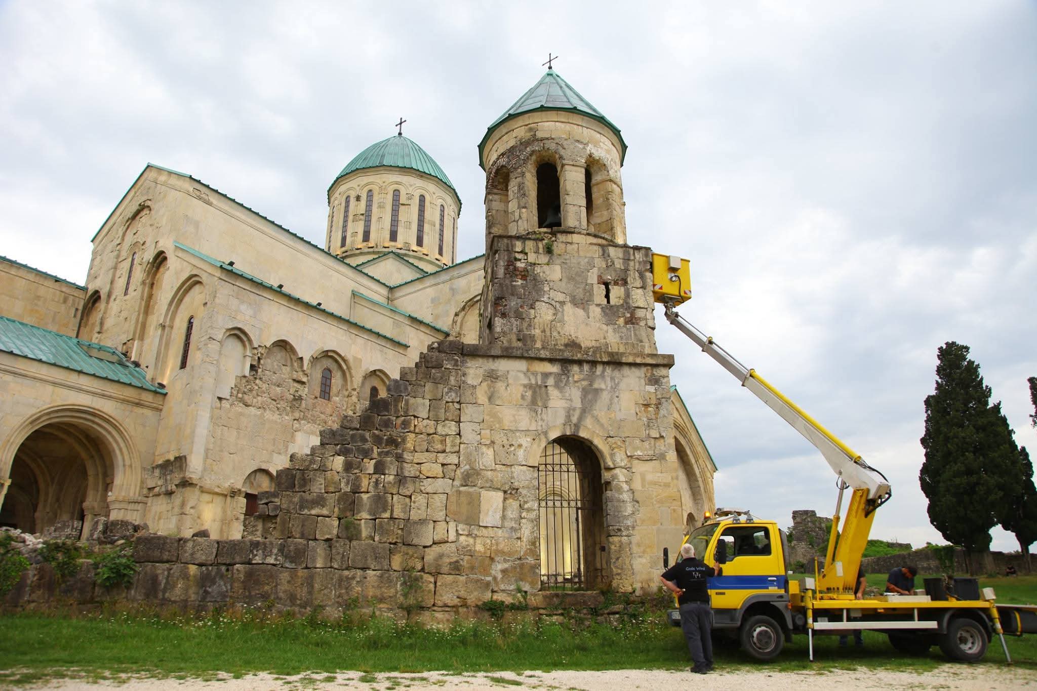 ბაგრატსა და ნიკორწმინდაში სახურავიდან წყალი ჟონავს-კულტურული მემკვიდრეობის დაცვის ეროვნული სააგენტოს ხელმძღვანელი