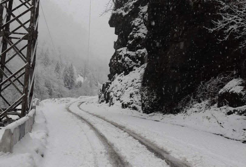 თოვის გამო გზებზე მოძრაობა შეზღუდულია- მათ შორის ქუთაისი-წყალტუბო-ცაგერი-ლენტეხის მონაკვეთზეც