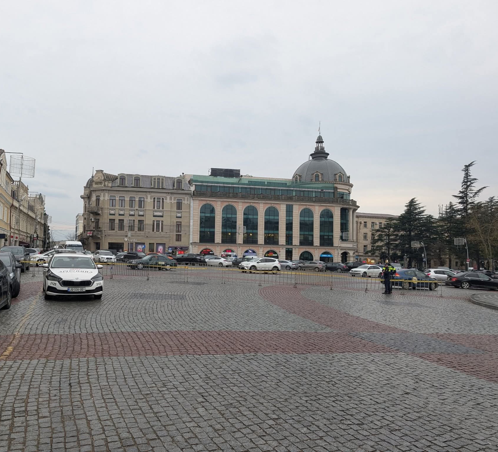 დღეს მთელი დღის მანძილზე ქუთაისის ცენტრალურ მოედანზე ავტომობილების მოძრაობა და პარკირება შეიზღუდება 