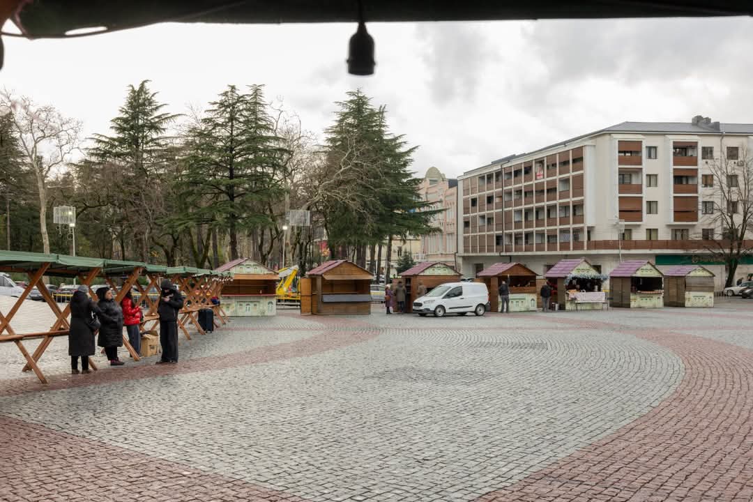 დღეიდან ქუთაისის ცენტრალურ მოედანსა და მიმდებარე ქუჩებზე ავტომობილების მოძრაობა იზღუდება 