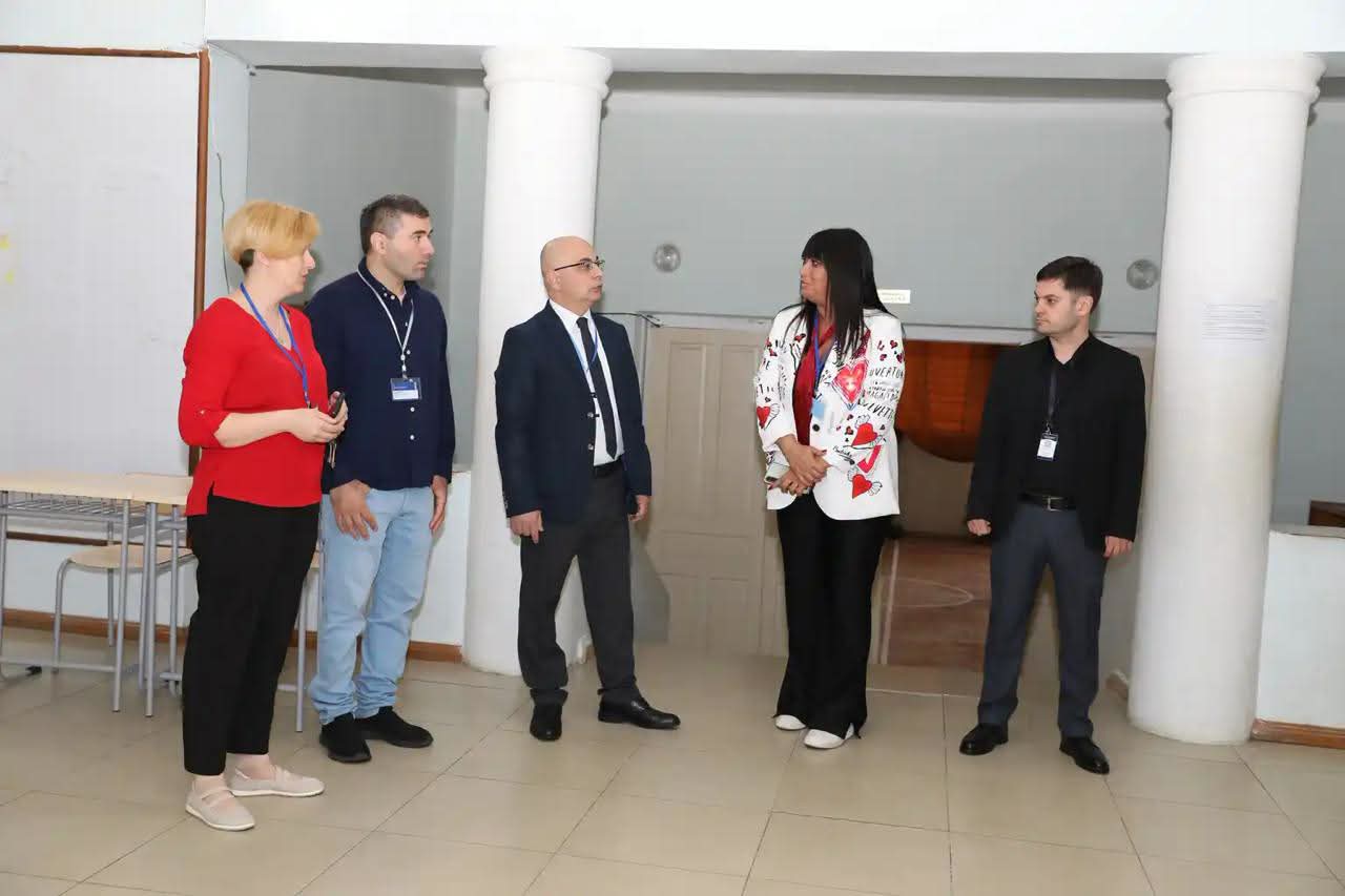 განათლების მინისტრის მოადგილე ქუთაისის ორ საგამოცდო ცენტრში იმყოფებოდა