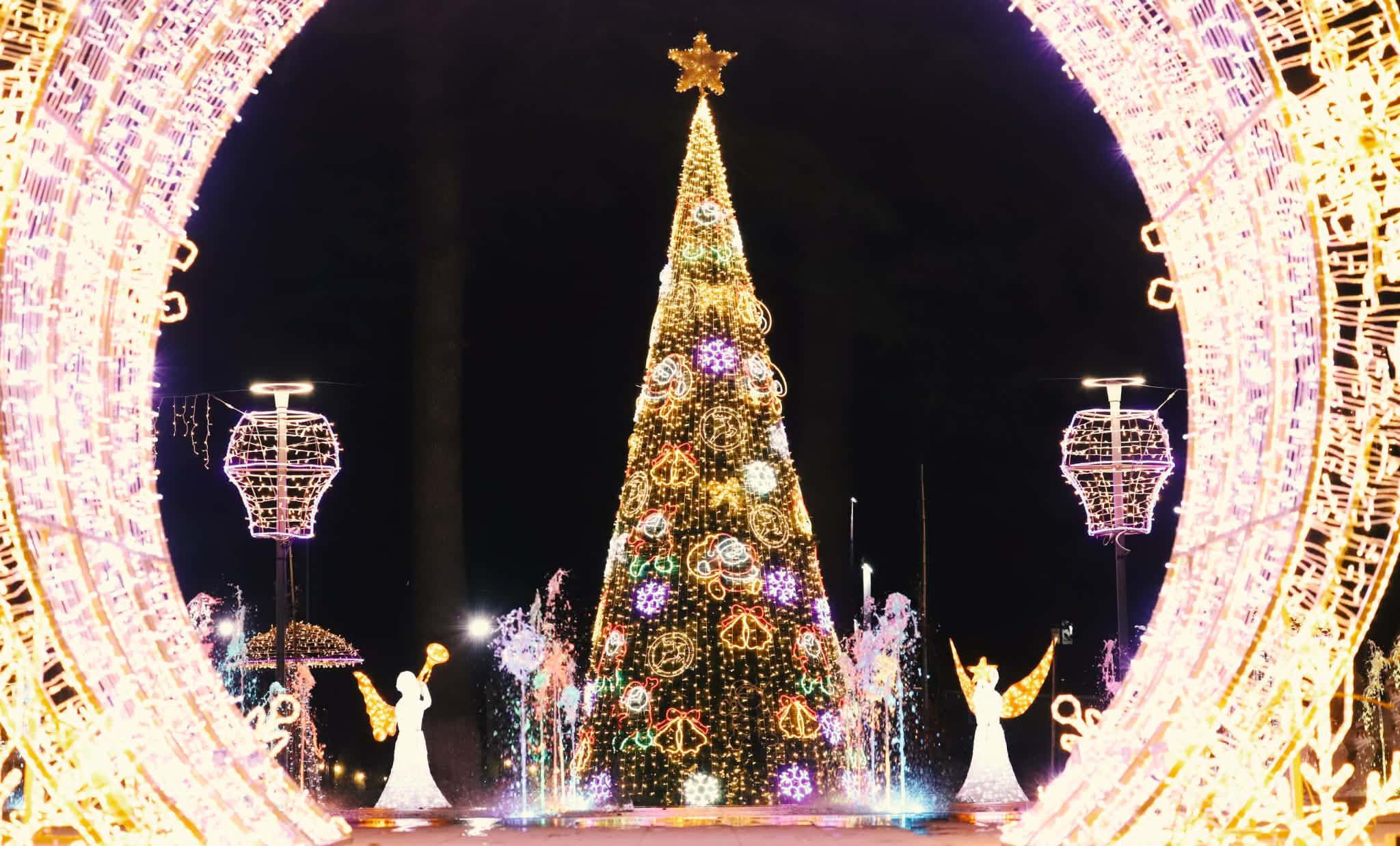 ბაღდათის მუნიციპალიტეტში მთავარი ნაძვის ხე საზეიმოდ აინთო