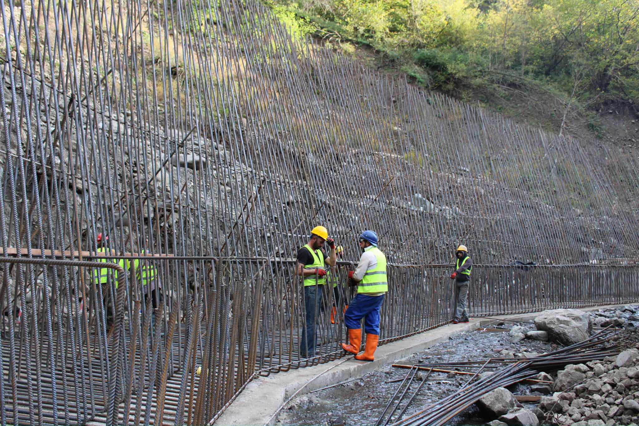 ბაღდათის მუნიციპალიტეტის სოფელ ხანში სტიქიის შედეგად დაზიანებული გზის რეაბილიტაცია მიმდინარეობს 