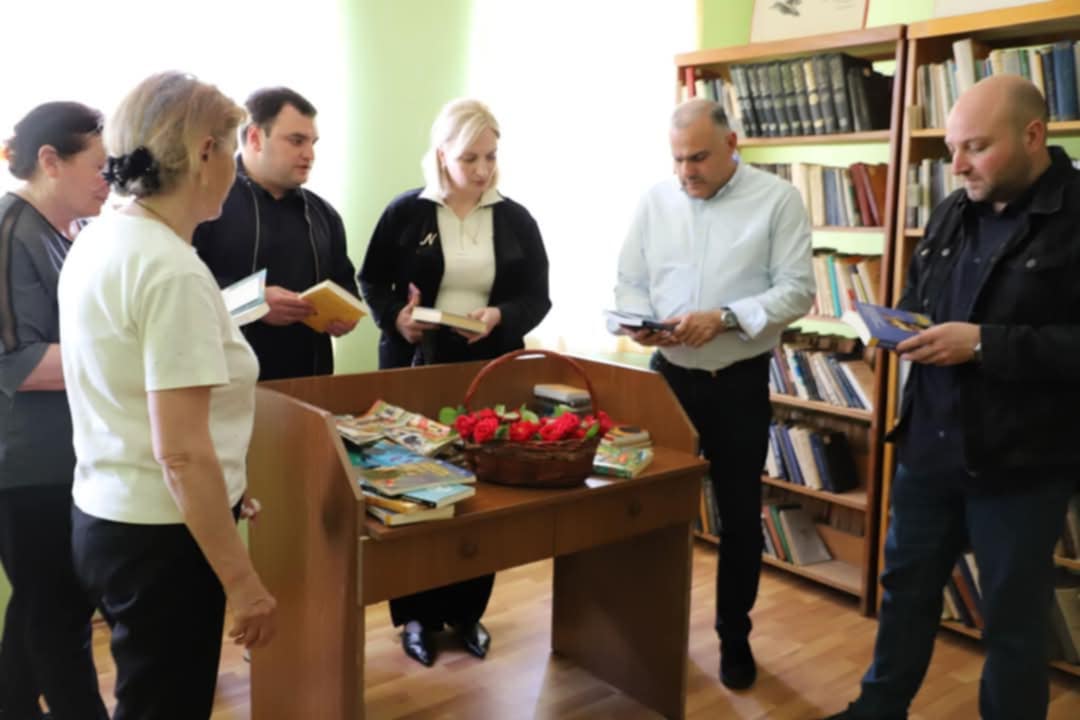 ბაღდათის მუნიციპალიტეტში არსებულ ბიბლიოთეკებს საჩუქრად წიგნები გადაეცა