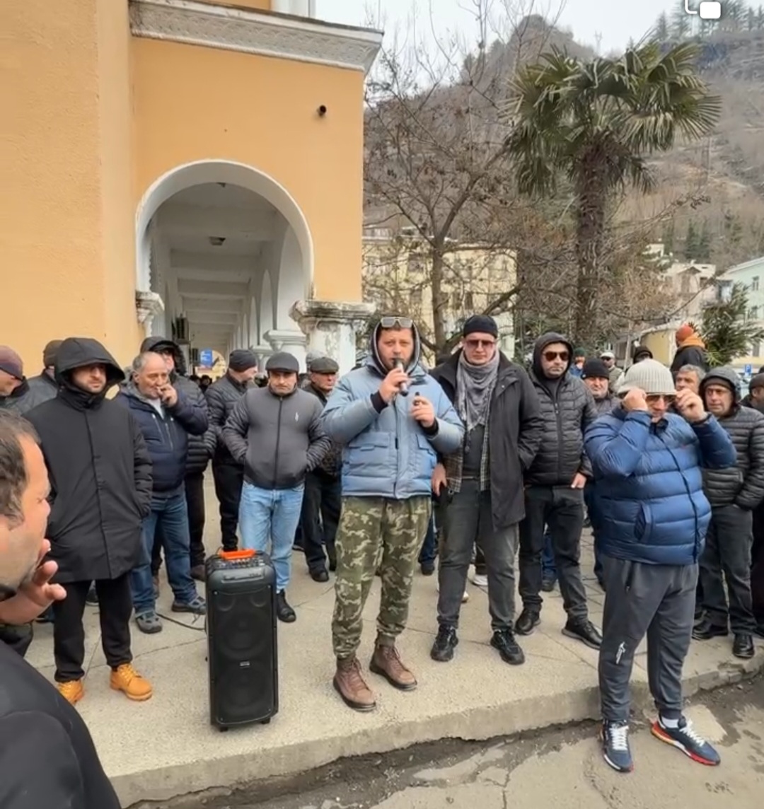 ჭიათურელი მაღაროელები 6 პუნქტიანი მოთხოვნის შესრულებას ითხოვენ 
