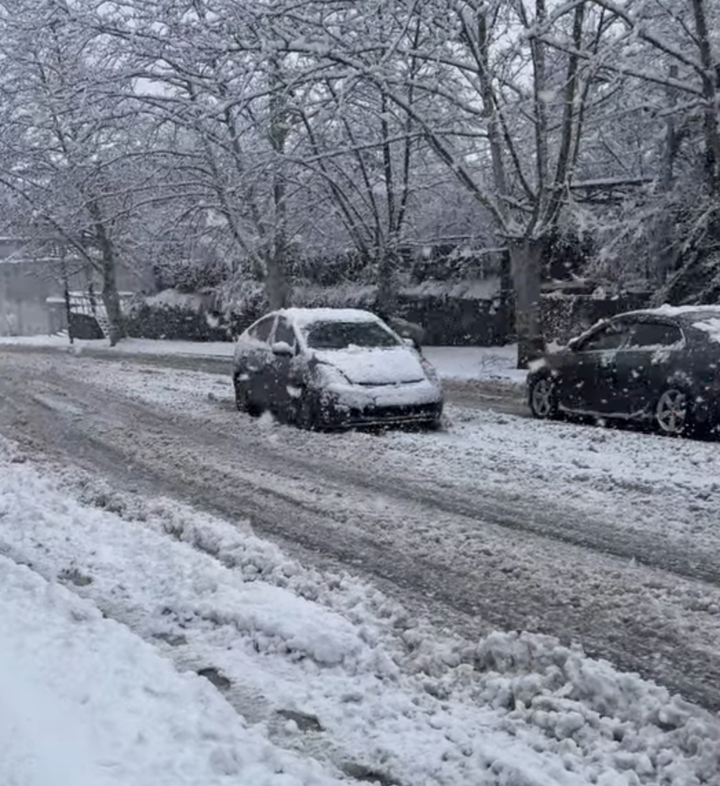 დიდთოვლობის გამო ქუთაისში მართვის უფლების მისაღები გამოცდები შეჩერებულია