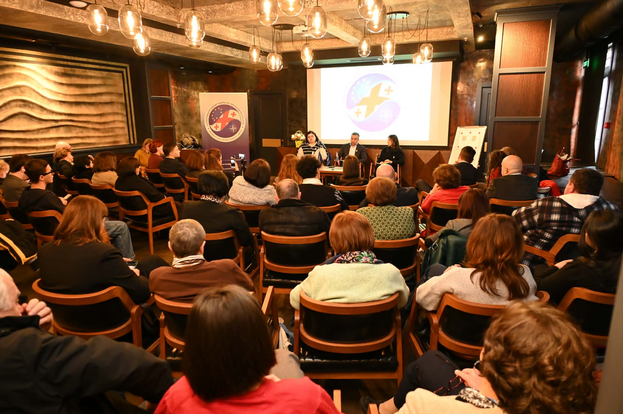 ქუთაისში  საინფორმაციო ცენტრი ნატოსა და ევროკავშირის შესახებ  გაიხსნა