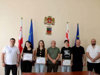 ბაღდათის მუნიციპალიტეტის მაღალმთიანი სოფლების სკოლების კურსდამთავრებულებს ფულადი ჯილდო გადასცეს