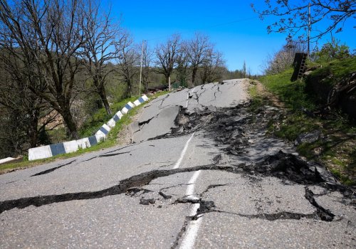 ალტერნატიული დროებითი გზა ტყიბულის მუნიციპალიტეტში-დამეწყრილი ტერიტორია დღეს ინფრასტრუქტურის მინისტრმა დაათვალიერა