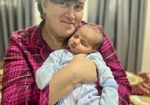 20 წლიანი მოლოდინის შემდეგ, 45 წლის ქალი პირველი შვილის დედა გახდა